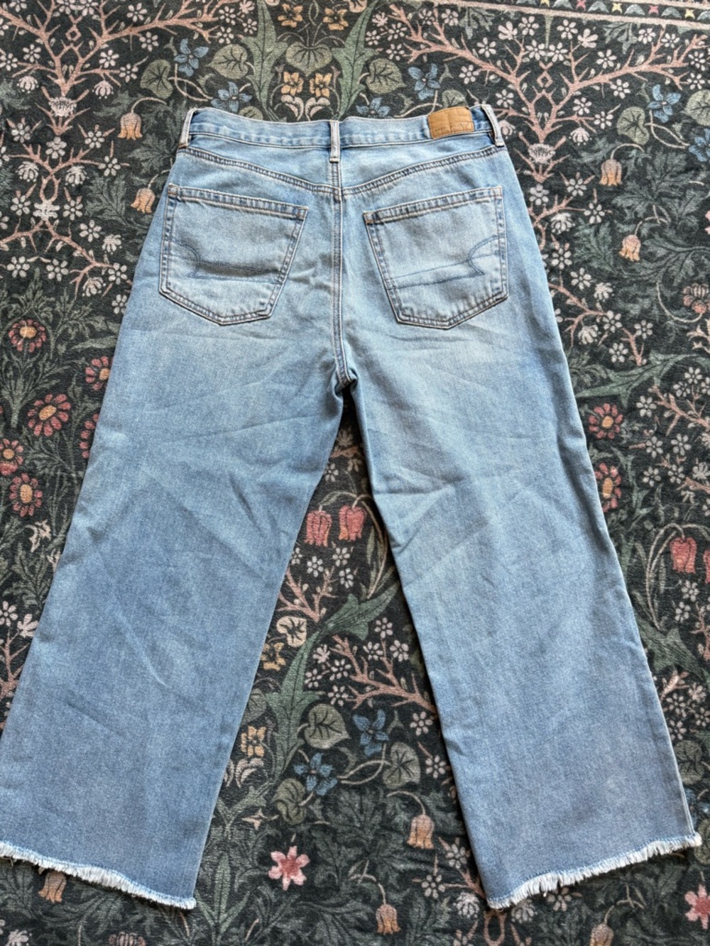 American Eagle Outfitters Light Wash High-Rise Wide Leg Crop Jeans - Picture 2 of 8